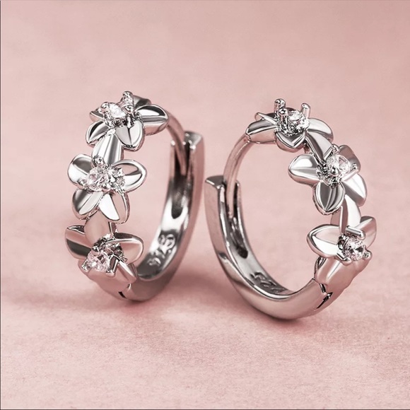 New 925 Silver Beautiful Flower Hoop Earrings - Picture 5 of 6